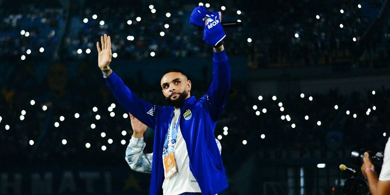 Standar Baru Di Tim Persib: Peran Layvin Kurzawa Di Balik Layar