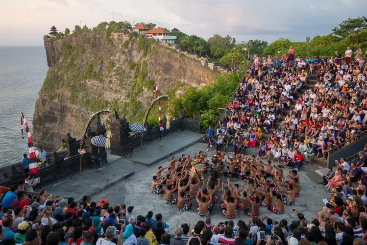 Tari Kecak Hanya Di Tampilkan Oleh Pria, Ini Dia Penjelasaanya!