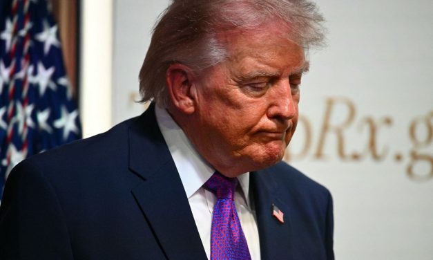 Khawatirkan China, Trump Batalkan Perpres AI