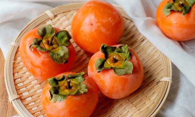 Buah Kesemek Dengan Rasa Manis Dengan Warna Oranye Cerah
