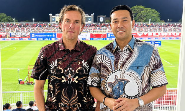 Denny Landzaat Terus Asah Bahasa Indonesia Demi Timnas Garuda